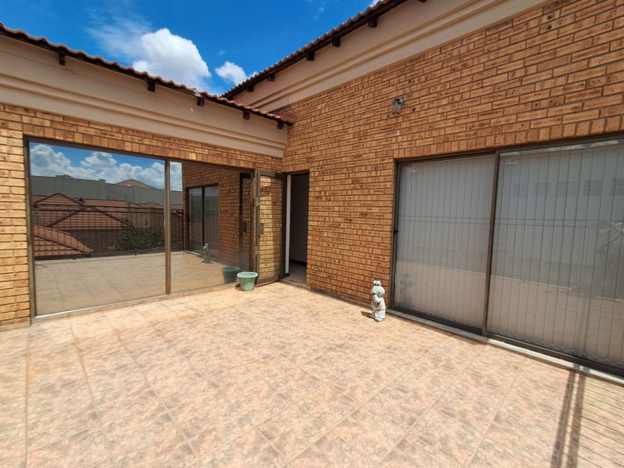 4 Bedroom Property for Sale in Roylglen Gardens Northern Cape